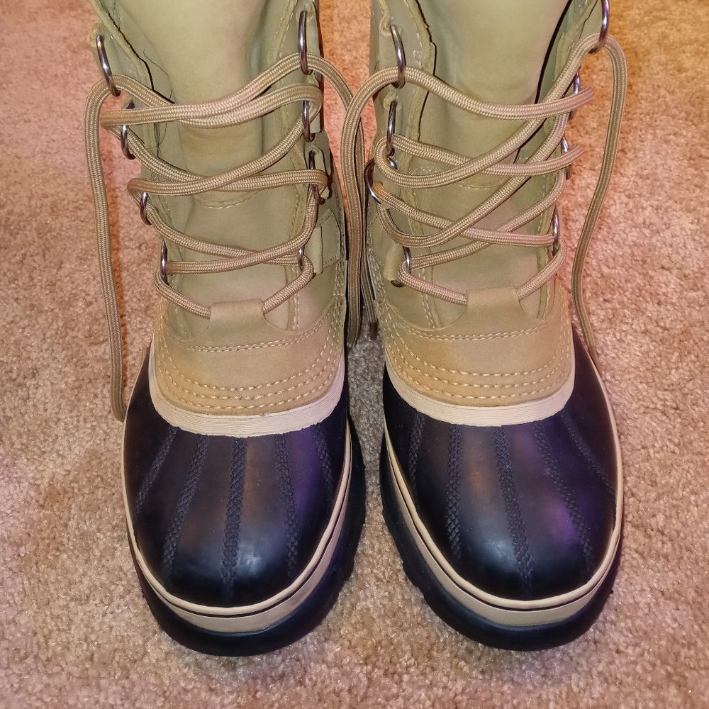 Sorel Caribou, size 8